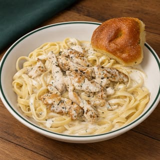 Fettuccine Alfredo w/Chicken